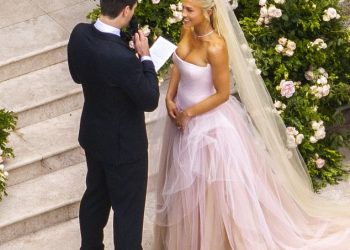 To nije baš Vogue! Tammy Hembrow kupila je svoju vjenčanicu Vera Wang sa police – kako se priča o njezinoj svadbi bit će prikazano u kultnom modnom časopisu