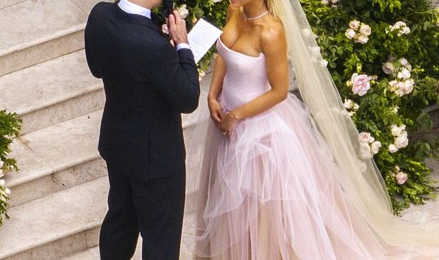 To nije baš Vogue! Tammy Hembrow kupila je svoju vjenčanicu Vera Wang sa police – kako se priča o njezinoj svadbi bit će prikazano u kultnom modnom časopisu