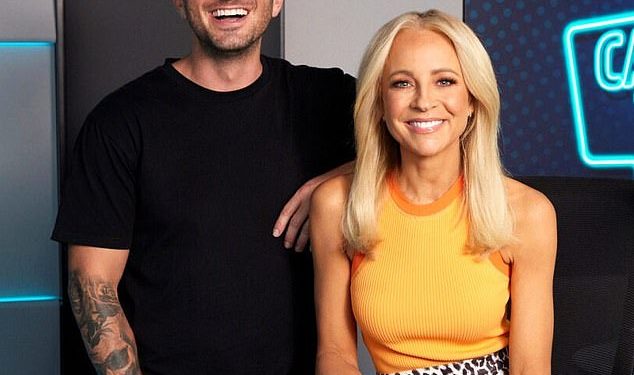 Tommy Little uspijeva se obući u odjeću Carrie Bickmore dok šuškavi ljubavnici podižu temperaturu na najnovijim fotografijama