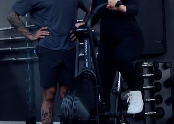 Trudnu Lauru Woods zaručnik osobnog trenera Adam Collard stavlja na noge dok sportski stručnjak i njezin francuski buldog Lulu posjećuju njegovu lokalnu teretanu