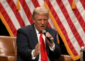 Trump obećava zabiti klin između Rusije i Kine — RT World News