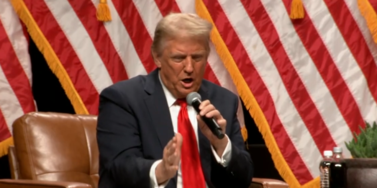 Trump obećava zabiti klin između Rusije i Kine — RT World News