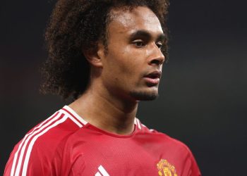 U Engleskoj žestoko prema Zirkzeeju: “Flop i višak kilograma: Ten Hag to nije želio”