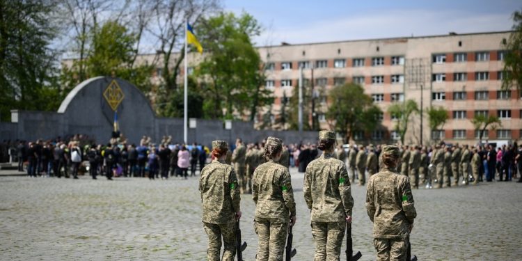 Ukrajinski parlament poziva na mobilizaciju žena — RT Rusija i bivši Sovjetski Savez