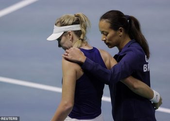 Velika Britanija propustila je povijesno finale kupa Billie Jean King unatoč pobjedi Emme Raducanu – dok Slovačka uzvraća i organizira obračun Italije