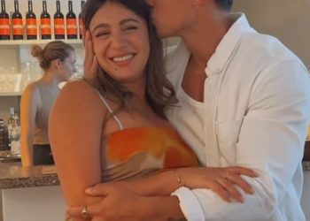 ‘Vrući’ Purple Wiggle John Pearce ima baby shower uoči rođenja sina