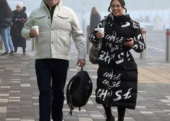 Wynne Evans i Katya Jones iz Strictlyja su se nasmijali nakon dolaska u Blackpool – budući da je najavljeno da će napustiti show nakon što je za dlaku preživio ples usred bijesa obožavatelja