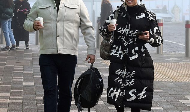 Wynne Evans i Katya Jones iz Strictlyja su se nasmijali nakon dolaska u Blackpool – budući da je najavljeno da će napustiti show nakon što je za dlaku preživio ples usred bijesa obožavatelja