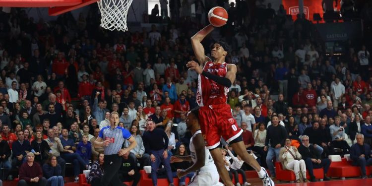 Zakucavanje godine dolazi iz…Varesea! Akobundu-Ehiogu kao LeBron