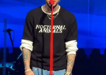 Zayn Malik odaje iskrenu počast ‘bratu’ Liamu Payneu na pozornici u rodnom gradu pokojne zvijezde One Directiona, Wolverhamptonu: ‘Nadam se da će ovo vidjeti’