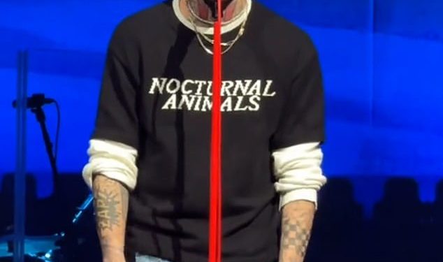 Zayn Malik odaje iskrenu počast ‘bratu’ Liamu Payneu na pozornici u rodnom gradu pokojne zvijezde One Directiona, Wolverhamptonu: ‘Nadam se da će ovo vidjeti’