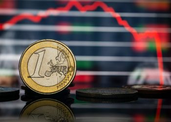 Zbog straha od carina euro pao na najnižu vrijednost u pola godine