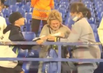 Žena i dijete se potukli oko dresa: kaos na tribinama