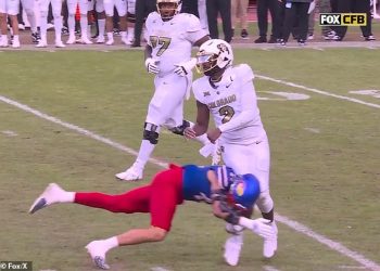Zvijezda sveučilišnog nogometa osudila je zbog ‘odvratnog’ udarca beka Colorada Shedeura Sandersa