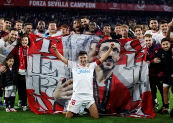 KRAJ S 39 GODINA Ikona Seville odigrala zadnju utakmicu na Sanchez-Pizjuanu, klanja mu se cijeli nogometni svijet | NACIONAL.HR