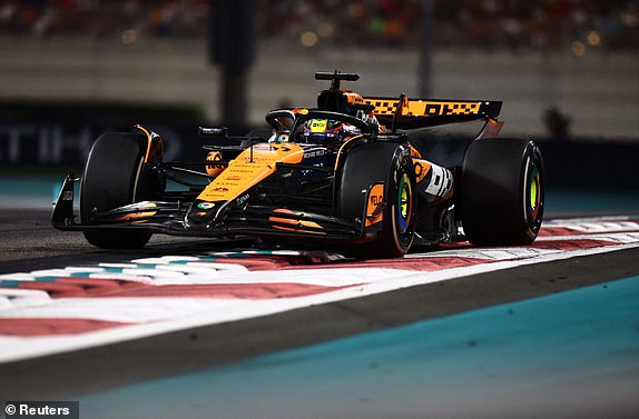 Formula One F1 - Abu Dhabi Grand Prix - Yas Marina Circuit, Abu Dhabi, United Arab Emirates - December 8, 2024 McLaren's Oscar Piastri in action during the race REUTERS/Amr Alfiky