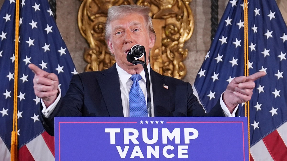 Novoizabrani predsjednik Donald Trump govori tijekom konferencije za novinare u Mar-a-Lagu, u ponedjeljak, 16. prosinca 2024., u Palm Beachu, Fla.
