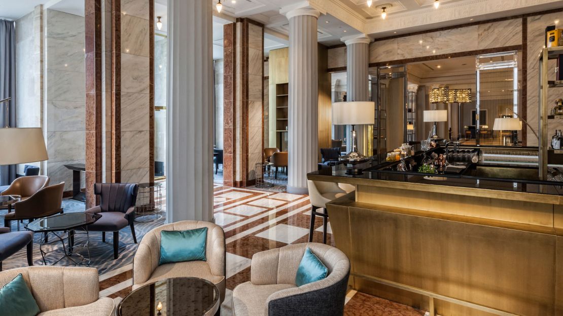 Bar Kupola u hotelu Ritz-Carlton ima jelovnik lokalnih vina i inventivnih koktela.