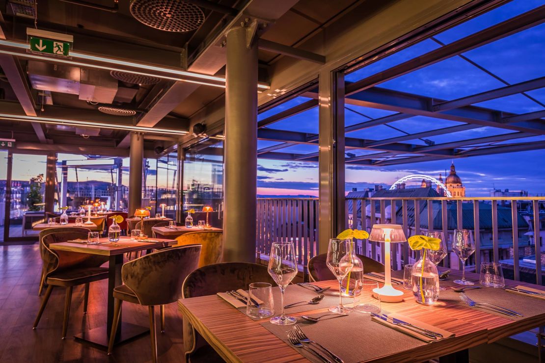 St. Andrea Wine & Skybar poslužuje koktele kao i irsku kavu.