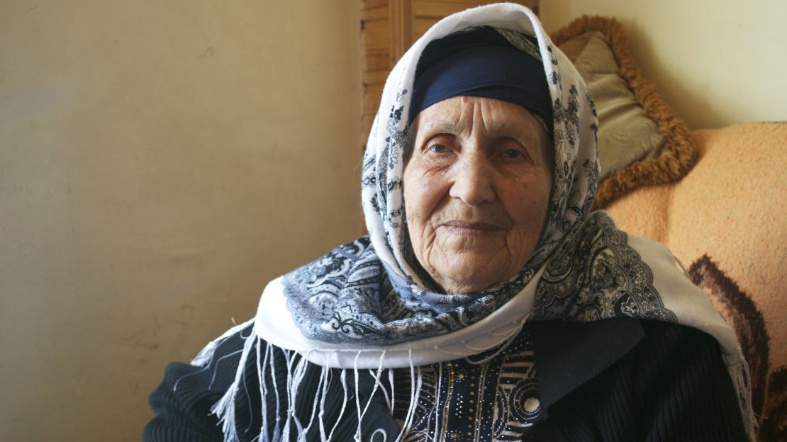Halima Qanbarova mlada je od 95 godina. Kaže se da je njen djed živio 150, otac 168, a tetka 130 godina.