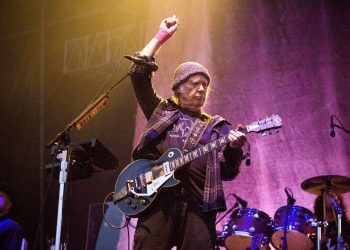 NOVOGODIŠNJI DAR Neil Young odsvirao pjesmu ‘Pardon My Heart’ prvi put nakon 50 godina | NACIONAL.HR