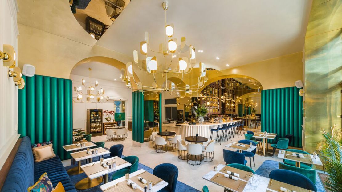 Impresivni dekor Minute Lounge & Bara u stilu Art Deco jedan je od njegovih mnogih vrhunaca.