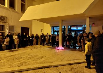 FOTO Djelatnici i roditelji OŠ Mertojak u zajedništvu i mislima s OŠ Prečko