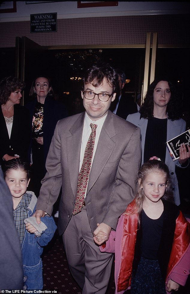Par je imao dvoje djece: Rachel i Mitchell, kao što je Moranis viđen sa svojom djecom 1989.