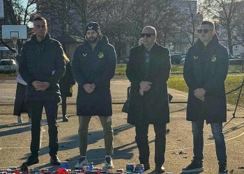 ODALI POČAST Delegacija Dinama na školskom igralištu u Prečkom zapalila svijeću | NACIONAL.HR