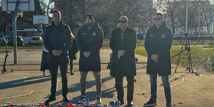 ODALI POČAST Delegacija Dinama na školskom igralištu u Prečkom zapalila svijeću | NACIONAL.HR