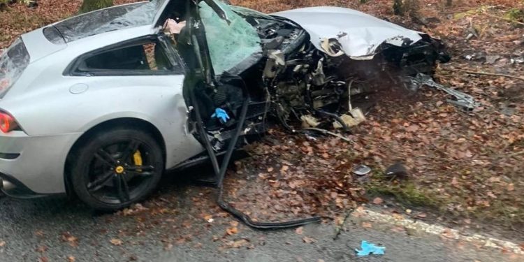 JEDVA GA IZVUKLI Zvijezda West Hama sat vremena bila zarobljena u smrskanom autu | NACIONAL.HR