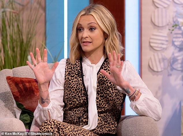 Fearne je otvorila svoje mentalno zdravlje u kolovozu ove godine kada je priznala da se znala 'skrivati u kupaonicama' na poslu dok je vodila BBC Radio 1