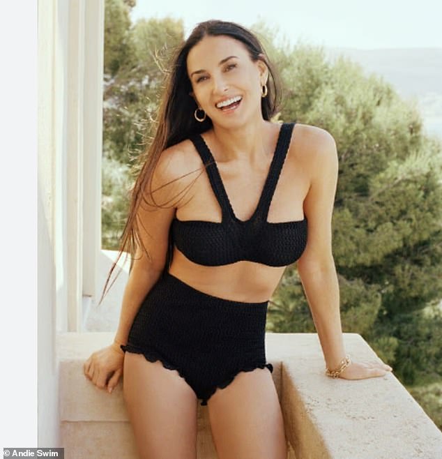 A ovdje se vidi u dvodijelnom odijelu za Andie Swim