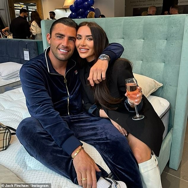 Chloe je objavila kraj svoje veze s Jackom prije nešto više od tjedan dana - samo da bi izbrisala objavu nekoliko sati kasnije