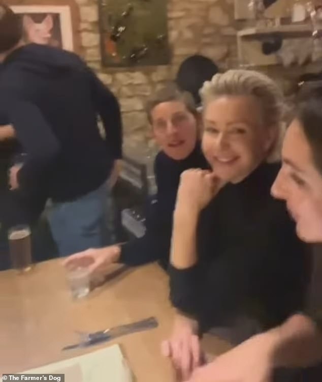 Ellen i Portia viđene su prošli tjedan kako se smještaju u novo okruženje u Cotswoldsu uživajući u noćnom izlasku u pubu Jeremyja Clarksona, 'The Farmer's Dog'