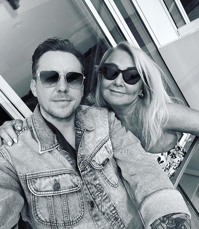 Rekla je: 'Smijala sam se gledajući ga sa zmijom u hlačama, a onda sam sljedeći dan plakala. Malo me uhvatilo. Tako sam ponosan na njega... Mislim da bi mogao pobijediti, i to za Sjever'