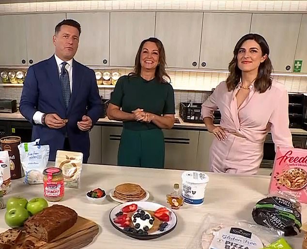 Ovo nije prvi put da se Abo ove godine suočava sa zdravstvenim izazovom. U studenom je televizijska veteranka otkrila da joj je dijagnosticirana celijakija tijekom segmenta u emisiji Today. Na fotografiji uz Karla Stefanovića i dr. Joannu McMillan