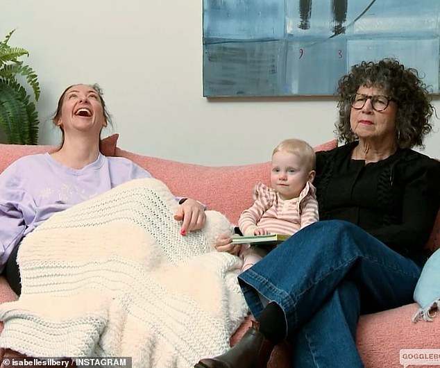 Isabelle i Kerry pridružile su se showu, s Kerrynom majkom Emily 2016., a Emily je odstupila 2023. nakon što joj je dijagnosticirana demencija