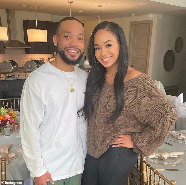 Zaljubljene ptičice podijelile su video prosidbe na oba svoja Instagram računa u subotu