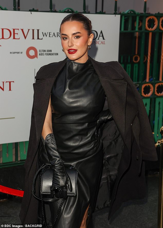 Amber accentuated her features with glam make-up including a classic pillar box red lip