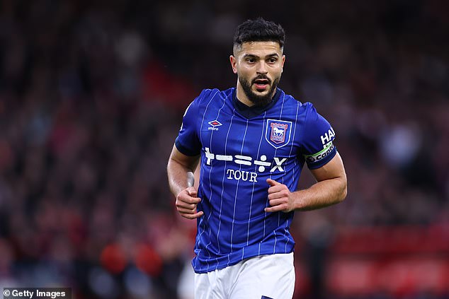 Kapetan Ipswich Towna Sam Morsy odbio je nositi traku duginih boja tijekom 1-0 poraza njegove momčadi od Nottingham Foresta iz vjerskih razloga