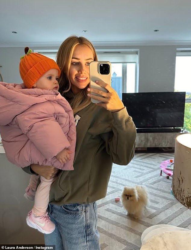 Laura je prethodno opisala izazove s kojima se susrela odgajajući Bonnie kao samohrani roditelj nakon što su se ona i Gary rastali prije nego što se ona rodila