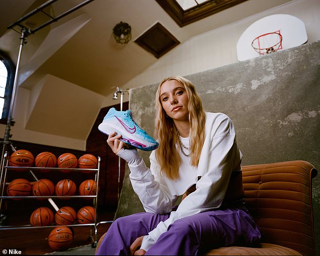 Paige Bueckers pokazuje svoju novu cipelu s potpisom: The Bueckers¿ Nike GT Hustle 3