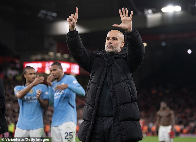 Guardiola je podigao šest prstiju - kako bi obilježio svojih šest naslova Premier lige - u prkosu na Anfieldu