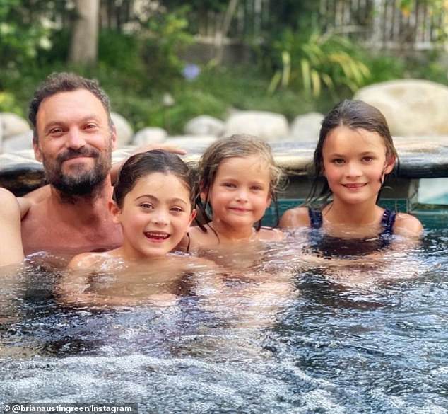 38-godišnja glumica podijelila je kako se sinovi Noah (12), Bodhi (10) i Journey (8) - koje dijeli s bivšim suprugom Brianom Austinom Greenom - osjećaju zbog njezine trudnoće
