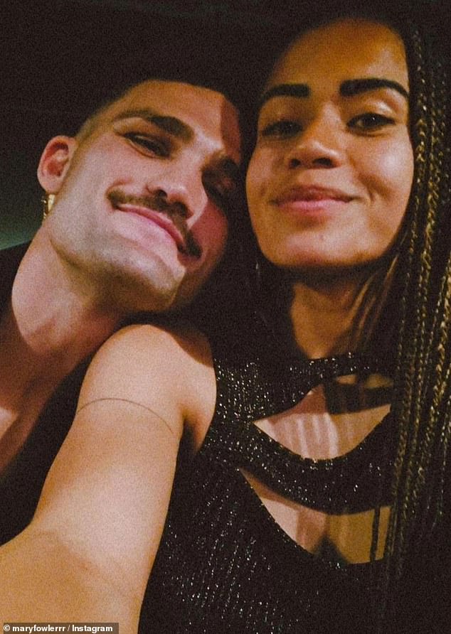 Mary Fowler također nije igrala protiv Južnoamerikanaca jer je ostala u Engleskoj, navodeći svoje mentalno zdravlje (na slici, s dečkom Nathanom Clearyjem)