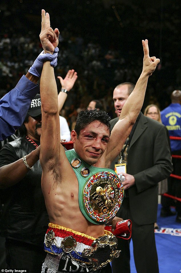 Vazquez, trostruki svjetski prvak u superbantam kategoriji, držao je IBF naslov od 2004. do 2005. Također je držao naslove WBC-a i The Ringa između 2005. i 2008., skupivši rekord borbi od 44-5-0 tijekom svoje istaknute karijere. , što uključuje 32 nokauta