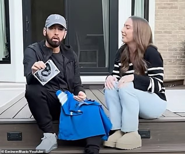 Eminem je još u listopadu objavio trudnoću svoje kćeri Hailie Jade Scott. Sa suprugom Evanom McClintockom očekuje svoje prvo dijete