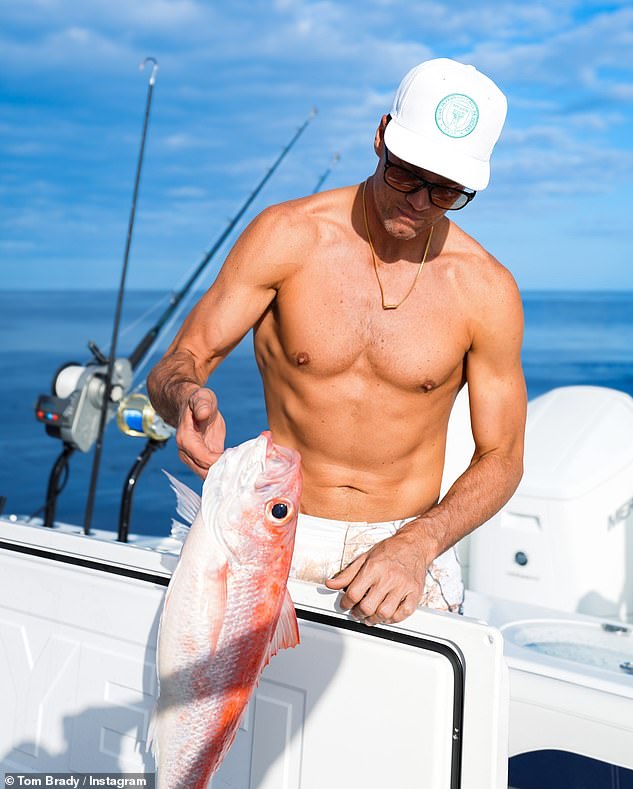 Fotografija bez majice također je objavljena na njegovoj glavnoj mreži s natpisom 'Malo toplije nego što je sinoć izgledalo u Buffalu'