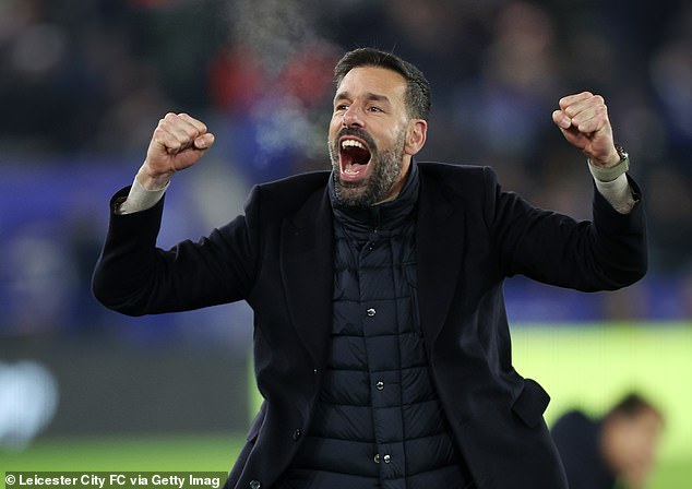 To se pokazalo ključnim trenutkom jer je Leicester pobijedio 3-1 u prvoj utakmici Ruuda van Nistelrooya